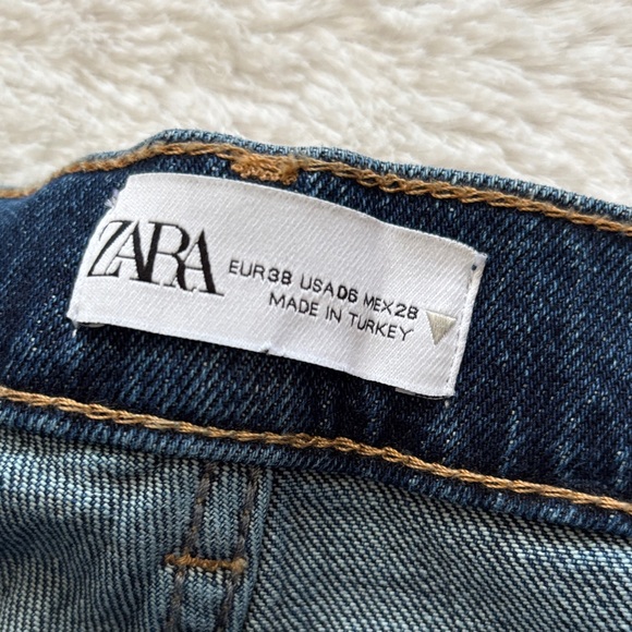 Zara Brand New Women's Dark Blue Jeans with split Hem at bottom - Picture 5 of 9
